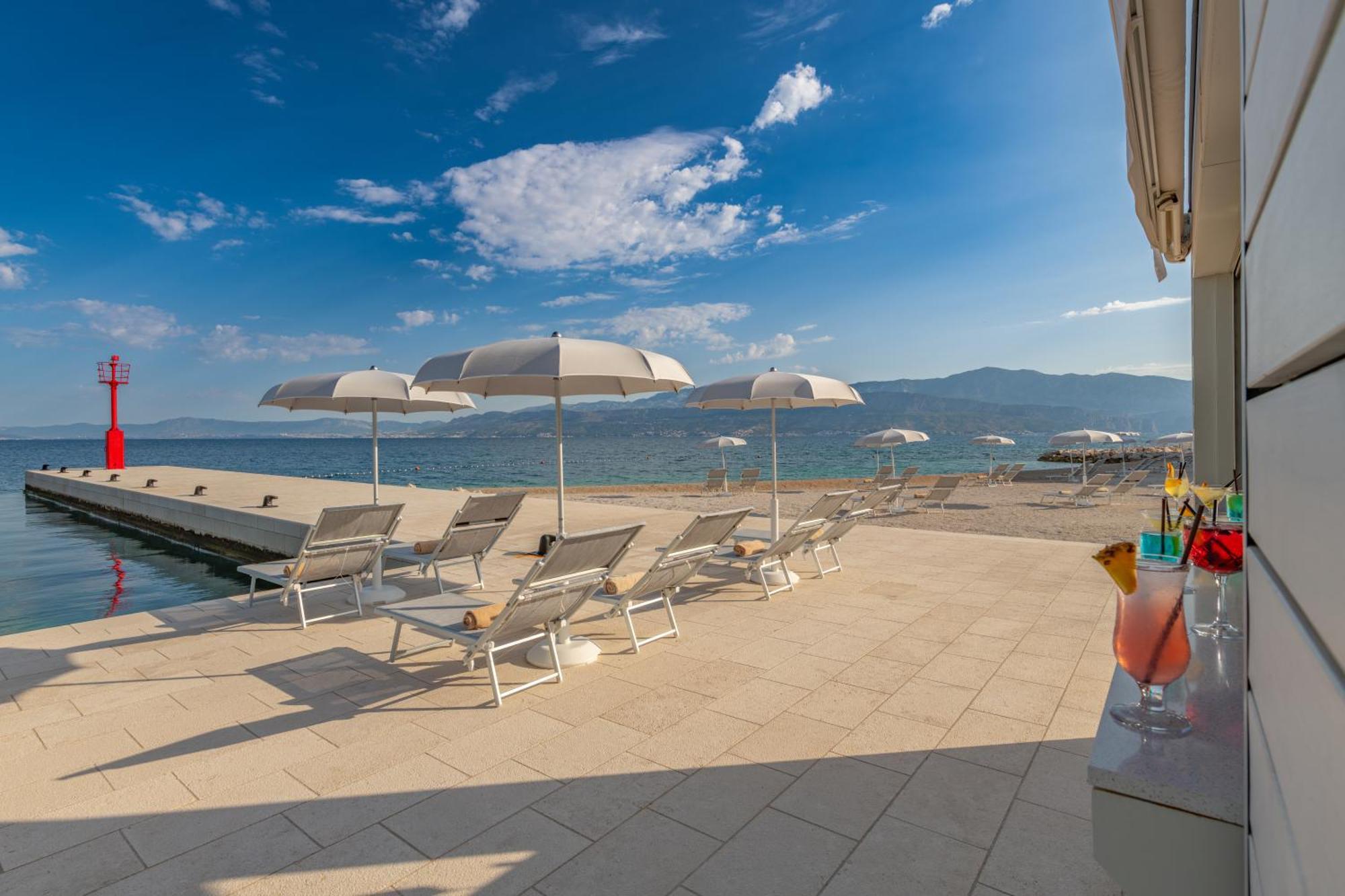 Grand Hotel View Postira Extérieur photo
